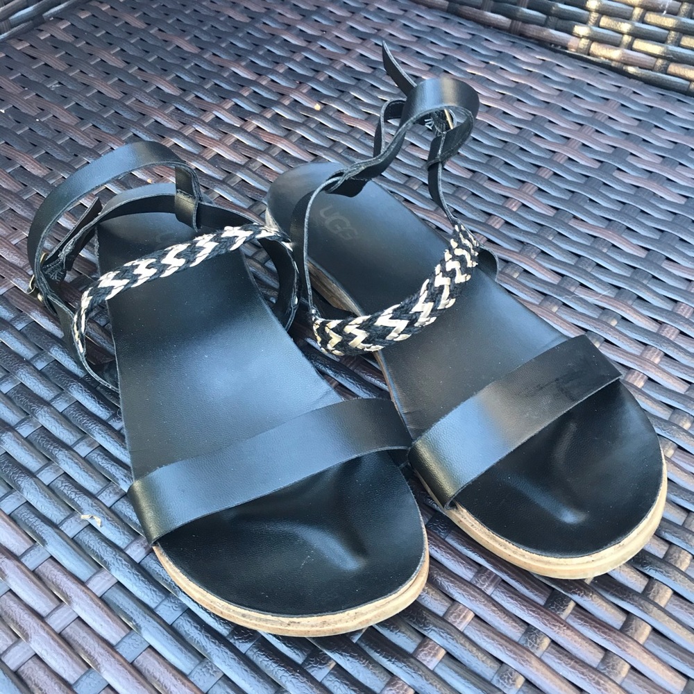 Girls size 5 (6.5-7 ladies) Ugg sandals